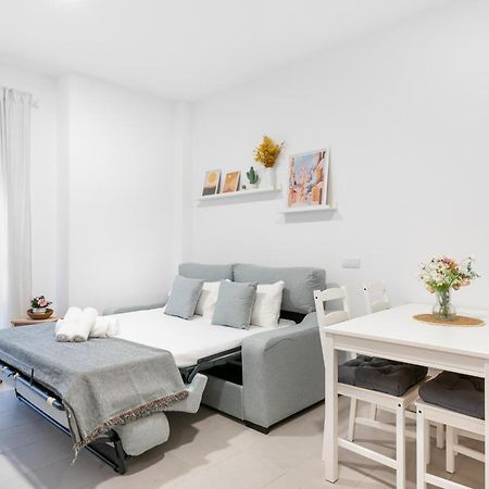 Wintowinrentals Superb New-Look Apartment マラガ エクステリア 写真