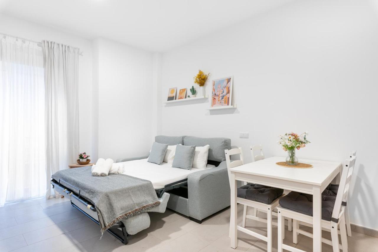 Wintowinrentals Superb New-Look Apartment マラガ エクステリア 写真