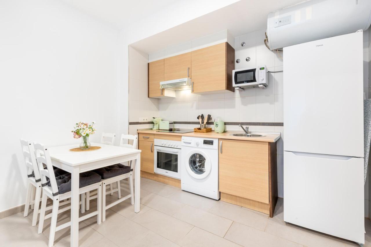 Wintowinrentals Superb New-Look Apartment マラガ エクステリア 写真