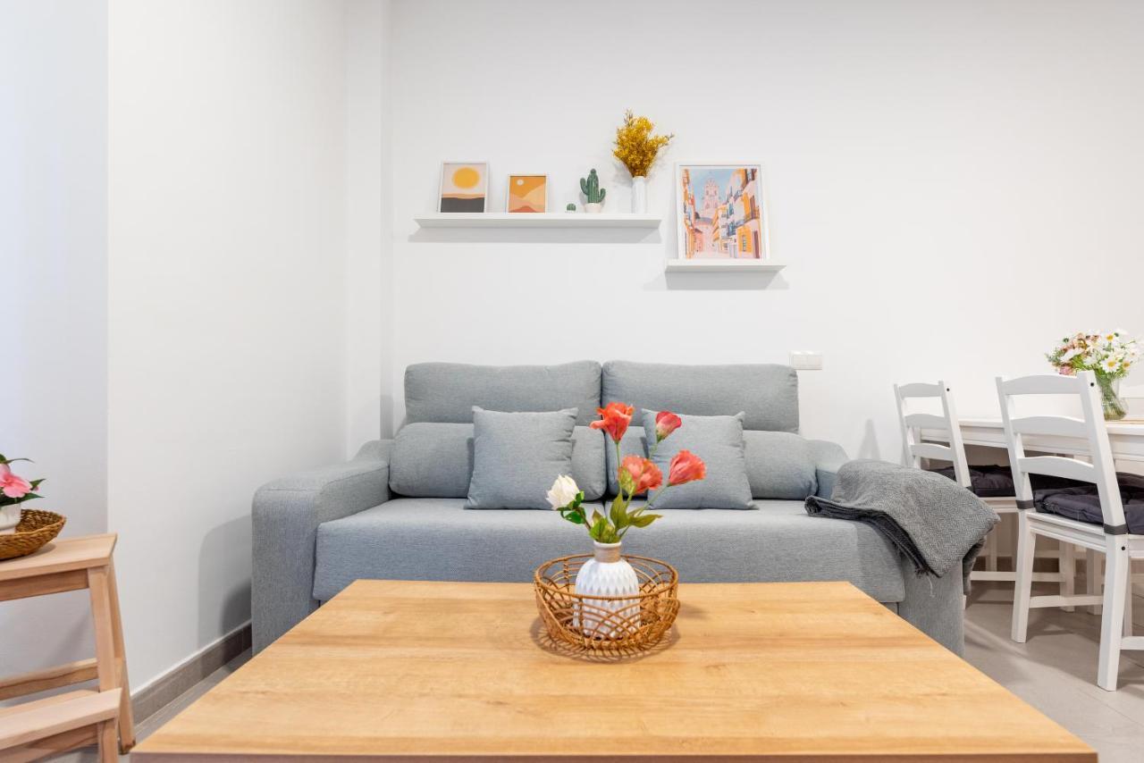 Wintowinrentals Superb New-Look Apartment マラガ エクステリア 写真