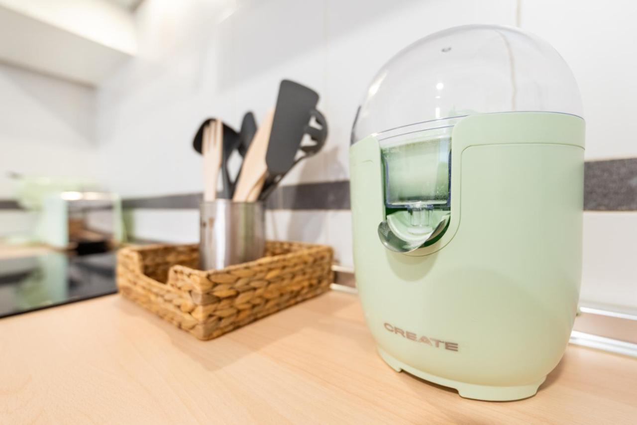 Wintowinrentals Superb New-Look Apartment マラガ エクステリア 写真