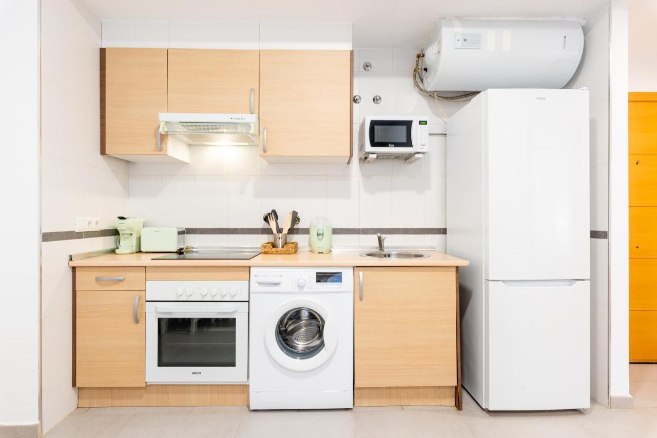 Wintowinrentals Superb New-Look Apartment マラガ エクステリア 写真