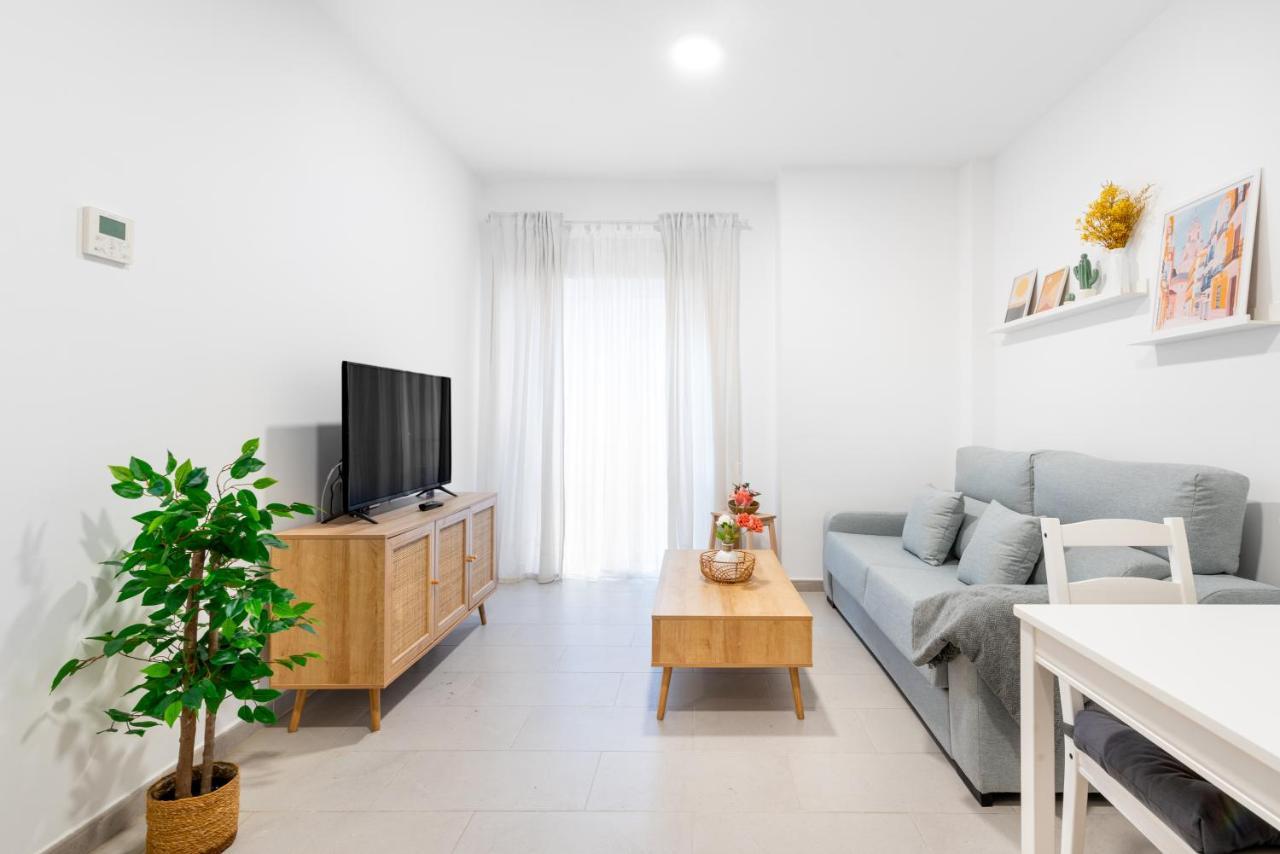 Wintowinrentals Superb New-Look Apartment マラガ エクステリア 写真