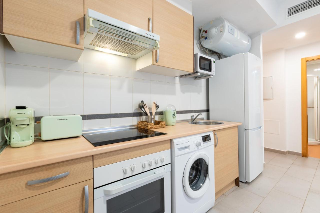 Wintowinrentals Superb New-Look Apartment マラガ エクステリア 写真