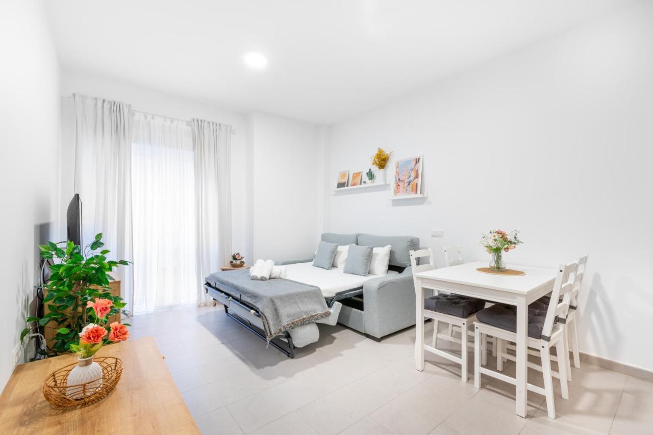 Wintowinrentals Superb New-Look Apartment マラガ エクステリア 写真